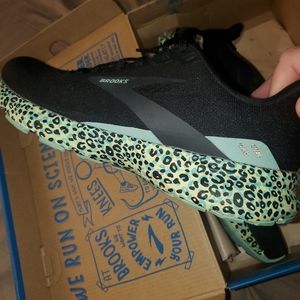 Womens Sz 11 Brooks Running Shoes